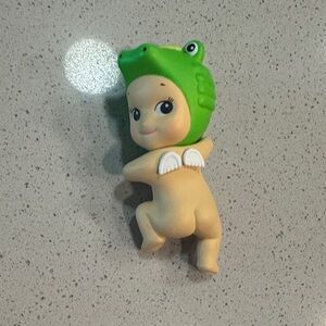 Authentic crocodile Sonny angel looking back hipper